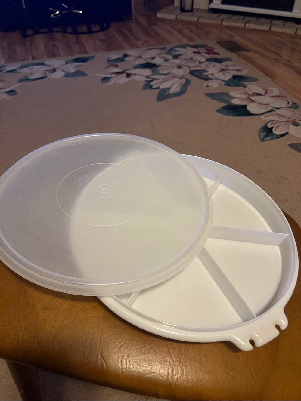 Tupperware White 6-Compartment Vegetable Server with Translucent Lid